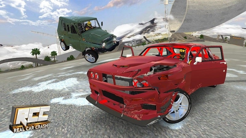 alt text: Hình ảnh game RCC - Real Car Crash với một chiếc xe bị hư hỏng nặng, thể hiện tính năng phá hủy xe của game.