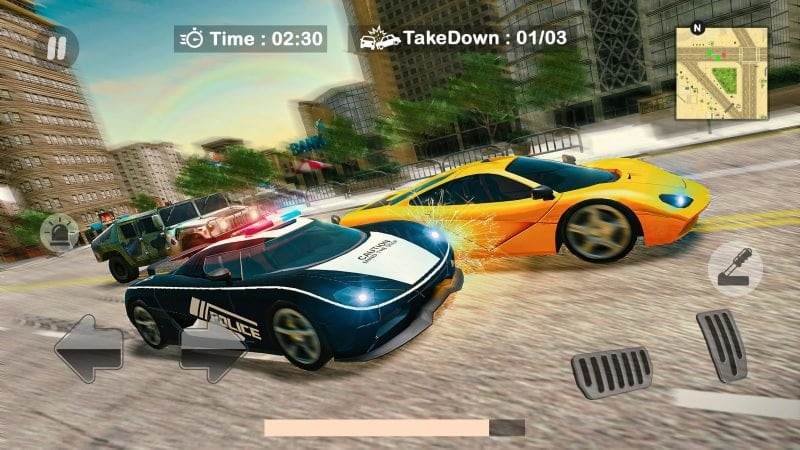 alt text: Hình ảnh trong game Police Car Chase: Smashing Cop APK, cho thấy người chơi đang lựa chọn xe cảnh sát trong gara.