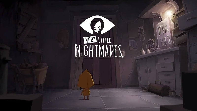 Hình ảnh trong game Very Little Nightmares với nhân vật chính trong chiếc áo mưa vàng